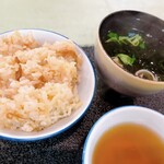 糠平館観光ホテル - 炊き込みご飯とお吸い物