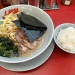 ラーメン山岡家 - 塩ネギチャーシュー麺+味付白髪ネギ増+半ライス