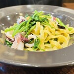 バルハチゴー - ヒイカと空芯菜のペペロンチーノ