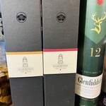 バルハチゴー - カウンターに並んでるお酒