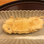 日本料理 太月 - 量少なめコース２３１００円。松茸の天ぷら。香りと水分を閉じ込めた絶妙な火入れです。望月大将が自ら揚場に立つ渾身の天ぷらです。