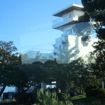 Ushimado Oribu Shoppu - 牛窓オリーブ園の展望台には、１階がオリーブショップ、２階がカフェ”山の上のロースタリ” があります。