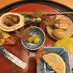日本料理 太月 - 量少なめコース２３１００円。唐墨、落鮎煮浸し、辛子蓮根、新銀杏、しめ鯖。秋満喫の見た目と味わいです。