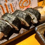Uotora - おつまみ①海鮮巻きハーフ(税込690円)
                        鮪、真鯛、鯖、サーモン、大葉を具材として巻いてあり、まずまずの鮮度