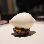アカ - キャラメリゼした黒イチジクにヤギのミルク塩アイス。このアイスが絶品！