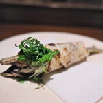 アカ - 子持ち鮎のフリットをライスペーパーで巻いて。