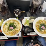 極楽うどん TKU - 麺量　　左1kg    右500g      麺量かなり違う(^^;;