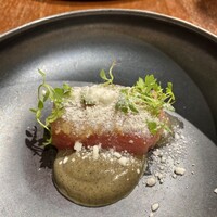 平ちゃん - キハダマグロ　下に焼きナス　上にはレフォールの粉とマイクロセロリ