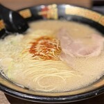 Ichiran - まさにSimple is the best.
                        スープと麺で勝負する気満々のビジュアル。