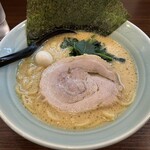 Yokohama Ie Keira Men Ginya - 醤油豚骨ラーメン