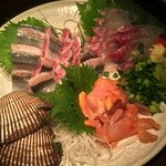 魚貝三昧 雛 - 刺身３点盛り　秋刀魚　石鯛　赤貝