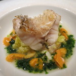 エクアトゥール - 25年10月　甘鯛のウロコ焼き、帆立出汁のアオサ海苔ソース、銀杏とツブ貝のピューレ