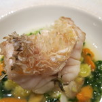 エクアトゥール - 25年10月　甘鯛のウロコ焼き、帆立出汁のアオサ海苔ソース、銀杏とツブ貝のピューレ　アップ