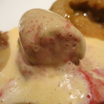 エクアトゥール - 25年10月　フォンダンマロンとアールグレイのアイス添え　ソースを掛けて