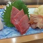 寿司　久寿美 - 赤貝と中トロとひらめ