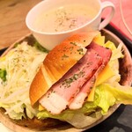 サンタカフェベーカリー グランママ - ランチ　塩バターロールサンドセット¥730