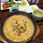 cafe 自休自足 新琴似本店 - ぷりぷり海老のトマトクリームパスタをドリンクセットで