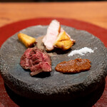 ろばた - 黒毛雌和牛&松阪ポーク炭火焼の2種囲炉裏焼き