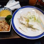 戦国焼鳥 家康 - お通しのキャベツと酢もつ