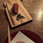 万 - それぞれが選んだ和菓子が運ばれてきました