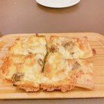 モン - ポルチーニ茸のピッツァ トリュフ風味