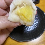 もち久 - 完熟パイン、白餡、求肥のパイン大福