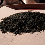 万 - ３人、同じ星野村のかぶせ茶を選びました。共有したかったので。玉露と煎茶のよいとこどりのお茶。コースに少し追加のお値段で頂けます。