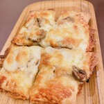 ＭＯＮ - ポルチーニ茸のピッツァ トリュフ風味
