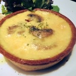 クィーンカフェ - 具材は、ベーコン・マッシュルーム。