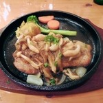 レストラン ラプレ・ミディ - ポークソテーキノコのソース。