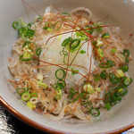 細いけれど、食感が素晴らしい十割蕎麦！ のど越しとコシが見事に両立