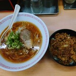 十八番 - 令和5年10月
            醤油ラーメン、牛丼小セット 税込980円