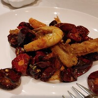 ワキヤ 一笑美茶樓 - [2023年9月 訪問]海老と手羽中の唐辛子炒め。海老や手羽中自体に辛味はさほど感じないけれど唐辛子の風味はしっかり楽しめます。