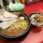 豚骨醤油ラーメン 王道家 - 