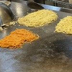 広島お好み焼 くるみ - 辛麺と麺ダブル