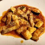 オステリアカキ - 少し燻製した豚バラ肉とズッキーニのトマト煮(1,200円)