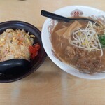 219874990 - 中華そば中(650円)+焼飯セット(380円)