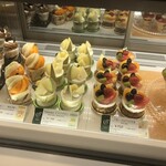 新宿高野 - ショーケース