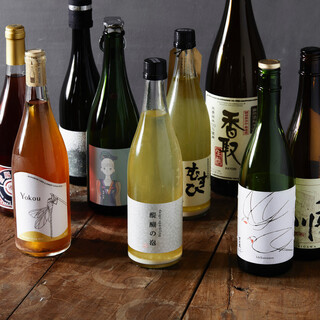 Relax and enjoy fine sake in a calm atmosphere.