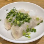 Rokunana Gyouza - プレミアム餃子（海鮮）茹では1個から注文できるのも嬉しい