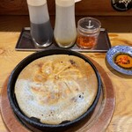 Rokunana Gyouza - 看板メニューの「鉄板餃子」