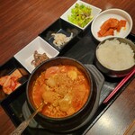 KOREAN DINING 長寿韓酒房 - チーズプテチゲランチ Aセット1100円