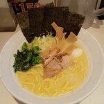ゴル麺。 - 塩豚骨ラーメン(600円) ←ゴルの日