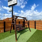 手作り雑貨とカフェ CROWN - ブランコや、ハンモックで遊べます。