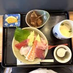 Maruhachi Zushi - 海鮮丼ランチ¥850