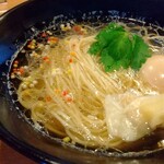 Shinasobaya Touka - 特製 塩らぁ麺のラーメン、味玉、ワンタン