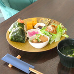 Cafe&Bal CHUPPA - 華やかで具沢山な副菜。