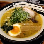 俺の中華たなか家 - トッピングは「ワカメ」「味玉」「メンマ」「チャーシュー」「白髪葱」「青海苔」等々♪