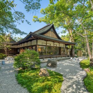 旧興福寺子院「世尊院」を改修したユニークな空間。
