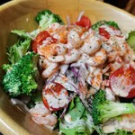 Shrimp sweet chili cocktail salad